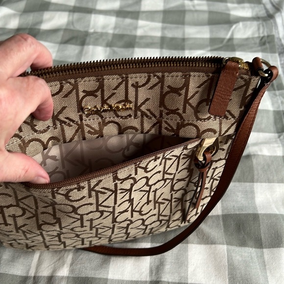 Calvin Klein Crossbody Bag - Picture 4 of 5